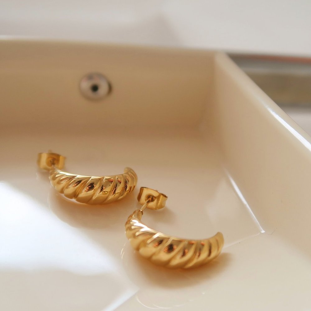 NEW 18K Gold Plated Braided Croissant Open Hoops - Picture 12 of 12